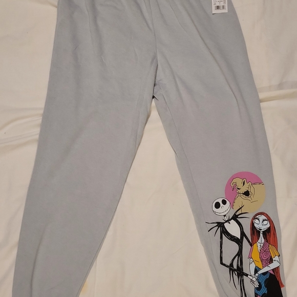 💢SOLD💢Nightmare Before Christmas Dreamy Jogger...size XXL - Picture 3 of 9